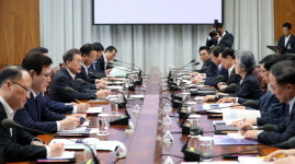 문재인 대통령 부정부패 척결에 성역없어…청와대도 예외 아냐