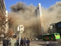 홍대·합정 인근 화재, 일대 연기로 뒤덮여 산소절단기 작업 도중…인명 피해 無