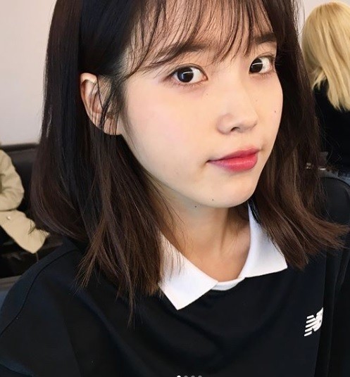 아이유, 어린이날 맞아 1억 5천만원 큰 관용 속에서 기부