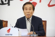 한국당, '기소되면 당원권 정지' 당헌·당규 개정 검토