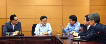장하성김동연, 또 엇박자 “경제위기는 과한 해석”vs