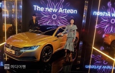 폭스바겐 아테온 출시...사전계약 800대 돌파