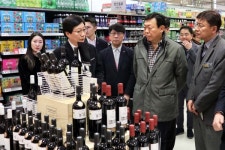 롯데 신동빈 회장, 주말 맞아 롯데백화점 인천터미널점 찾아