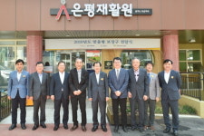 금호석유화학그룹, 중증장애인에 맞춤형 휠체어 기증