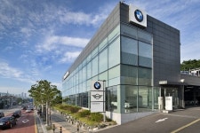 BMW, 부산 남구 인증 중고차 전시장 확장 재오픈
