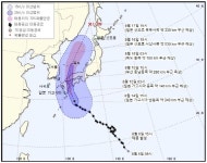 날씨예보 오늘~내일 태풍 크로사 300mm 폭우 비 젖은 광복절 