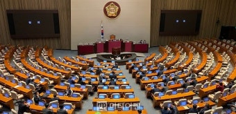 국회 시계는 멈췄지만 총선 시계는 돌아간다