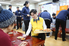 (주)아워홈 수원보훈요양원점 | 아워홈, 신입 인턴 영양사·조리사 노인요양시설 봉사활동 진행