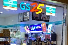 신종 코로나 확진자 다녀갔는데도 영업 강행에 마스크도 안 쓰는 GS25