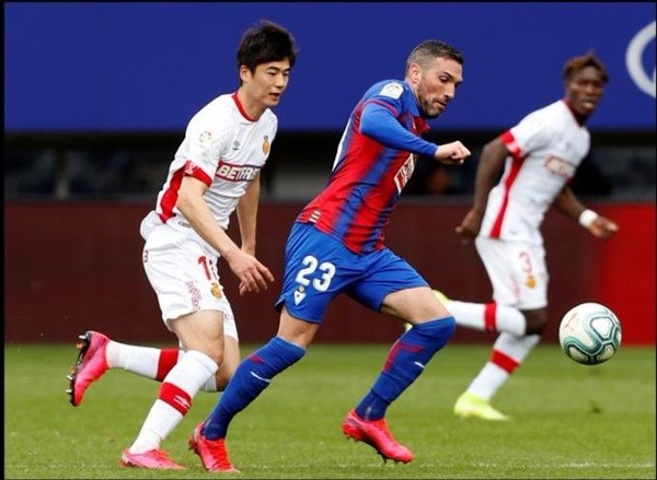 포항, 전북에 3-2 승리하며 18경기 무패 기록 세워, 기성용의 데뷔전 성공적