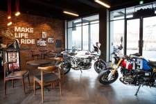 BMW모토라드 분당전시장…카페에서 즐기는 모터사이클