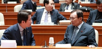 민주당, 결국 '후안무치' 욕한 의원 꿔주기 실행