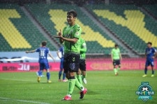 이동국 개막전 결승골 후 덕분에 세리머니…K리그 맏형의 품격, 전세계에 과시하다