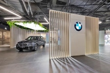 BMW 전동화 특화 전시장…용산 아이파크몰 개점