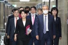 노동 꺼내든 김종인, 경제 정책은 소신대로 간다