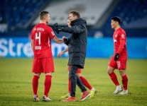 황희찬 후반 막판 교체 출전, 라이프치히는 샬케에 3-0 완승