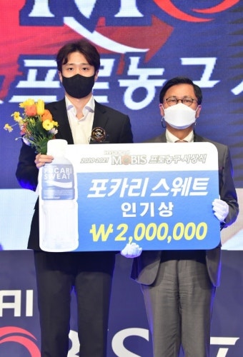 동아오츠카, 원주 DB 허웅 선수 ‘포카리스웨트 인기상’