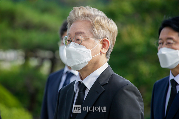 유튜버 전한길, 이재명 대통령 발언 왜곡 혐의로 경찰 조사 중