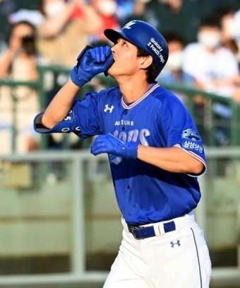 구자욱 생애 첫 20(홈런)-20(도루) 달성, 시즌 1호…삼성은 롯데에 8-17 대패
