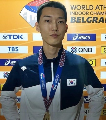 우상혁, 세계실내육상선수권 첫 우승 등으로 대한육상연맹 포상금 5천만원 수령