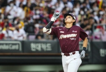 이정후, 3점포+만루포 연타석 홈런…데뷔 첫 만루홈런이 KBO 통산 1000번째