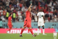 한국 '기적의 16강'…황희찬 극장 역전골 포르투갈 2-1 격파, 조 2위