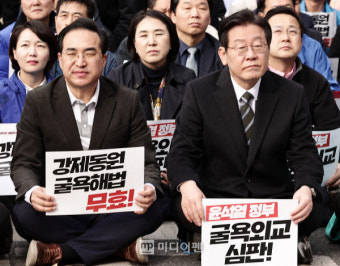 '이재명 셀프 사면' 복잡한 민주당, '장외'로 관심 전이
