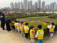 한강공원서 새싹 관찰, 풀꽃놀이...유아생태교실 운영