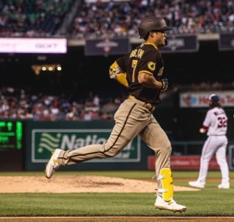 김하성, 시즌 5호 홈런-MLB 통산 100득점…샌디에이고는 워싱턴에 3-5 패