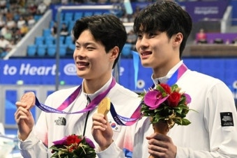 [항저우 AG] 황선우 해냈다, 자유형 200m 판잔러 제치고 金…이호준 銅 동반 메달