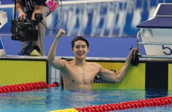 [항저우 AG] 김우민 자유형 400m도 金, ' 3관왕' 쾌거…中 판잔러 압도