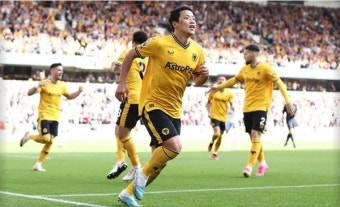황희찬, 3경기 연속골 '리그 5호-시즌 6호'…울버햄튼, 황희찬 선제골에도 아스톤 빌라와 1-1