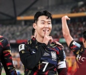 숨도 못쉬게 만들어주자던 손흥민, 그렇게 했다…2골1도움으로 중국 3-0 완파 원맨쇼