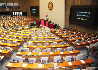 이동관 '사퇴' 허찔린 민주당, 검사 2명만 탄핵