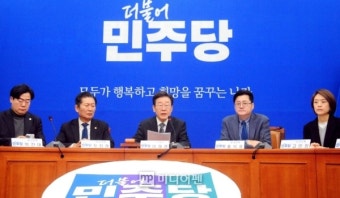 '장고' 이재명, 답 못 낸 선거제 개편에 야권 분열 야기