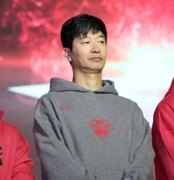 검찰, KIA 타이거즈 김종국 감독·장정석 전 단장 구속영장 청구…'배임수재' 등 혐의