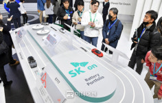 급속 충전 승부수…SK, 전기차 속도 인프라 새 판 짠다