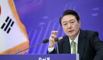 윤 대통령, 의대교수 집단사직에도 '2000명 증원' 고수