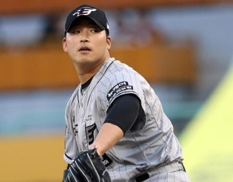 '팔꿈치 통증' 한화 김민우, 염좌 진단…1주일 후 상태 체크, 선발 공백은 황준서가 메워