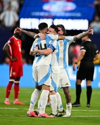 '메시 쐐기골' 아르헨티나, 캐나다 돌풍 2-0 잠재우고 코파 아메리카 결승 선착