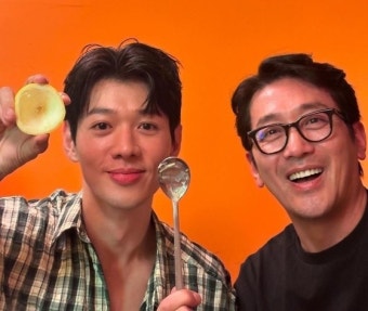 하정우, 데뷔 21년 만에 SNS 개설…5촌 조카 문유강 소개