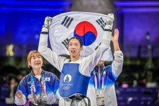 [파리올림픽] 태권도 여자 57kg 24위 김유진, 1·2·4·5위 모두 꺾고 금메달…한국 13번째 金