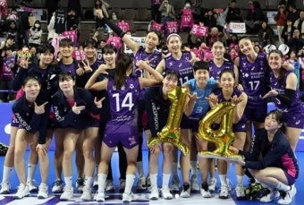 흥국생명, 김연경의 맹활약으로 5연승 달성하며 선두 유지