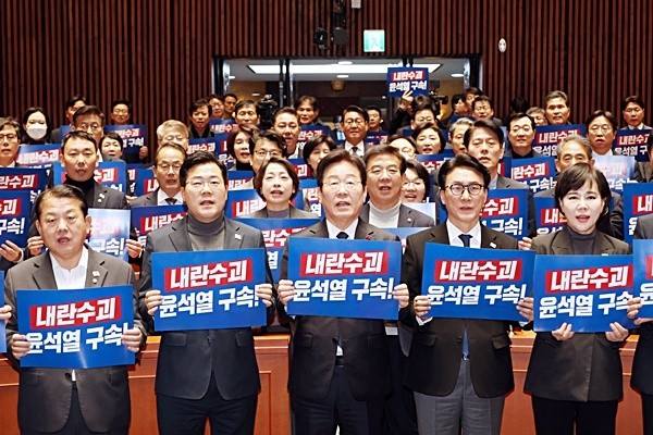 박찬대, 내란 특검법 협상 거부한 국민의힘 비판