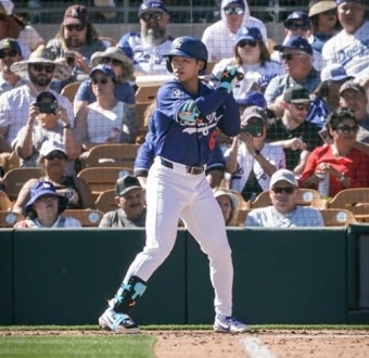 김혜성, MLB 시범경기 3번째 출전 만에 첫 안타 신고…첫 중견수 수비도 소화