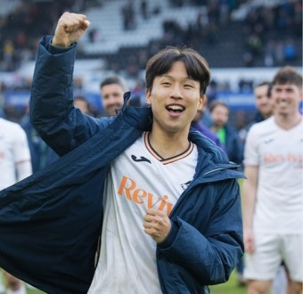 엄지성, 스완지 입단 30경기 만에 드디어 '데뷔골'…1-0 승리 이끈 결승골로 기쁨 두 배