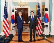 한미 첫 외교장관 회담 “‘북한의 완전한 비핵화’ 재확인”