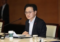 김정관 산업장관 석화기업 사업재편안 이행 시 설비감축 목표 달성