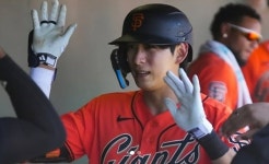 이정후 첫 홈런 포함 멀티히트 작렬…시범경기 타율 0.455로 화끈 마무리