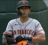이정후 시즌 2번째 3안타 폭발, 타율 0.246 상승…샌프란시스코 4연패 탈출 앞장